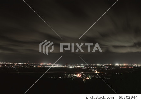 山形縣鶴岡市的夜景（多雲） 69502944