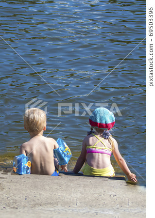 Little boy with little girl Little boy with little girl 69503396