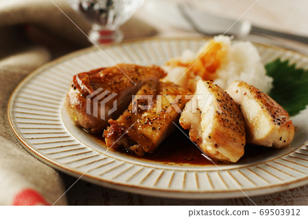 Chicken saute, charred butter and soy sauce sauce Chicken saute, charred butter and soy sauce sauce 69503912
