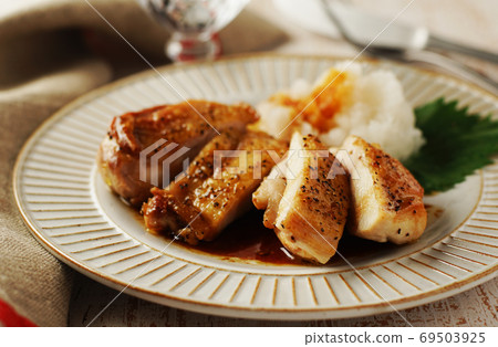 Chicken saute, charred butter and soy sauce sauce Chicken saute, charred butter and soy sauce sauce 69503925