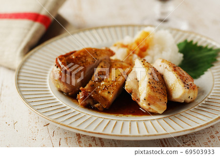 Chicken saute, charred butter and soy sauce sauce Chicken saute, charred butter and soy sauce sauce 69503933