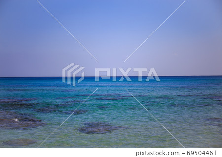 地平線和藍天漸變 地平線和藍天漸變 69504461