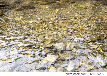 A stream with clear water 69505212