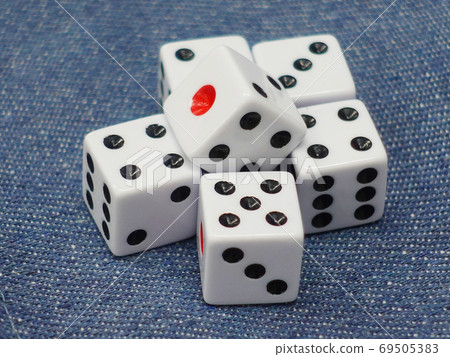 Dice (side-by-side version) Dice (side-by-side version) 69505383