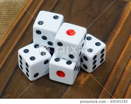 Dice (side-by-side version) Dice (side-by-side version) 69505385