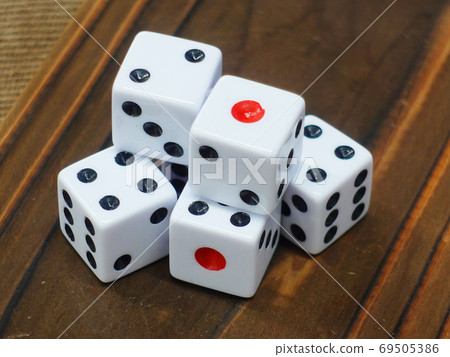 Dice (side-by-side version) Dice (side-by-side version) 69505386