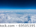 從飛機上看窗外的天空 69505395