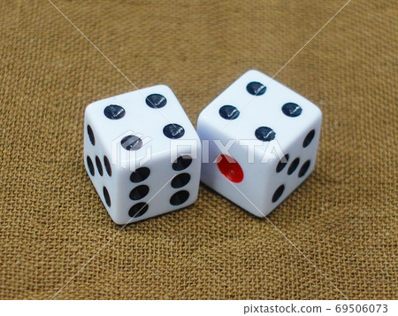 Dice (doublet version) 69506073