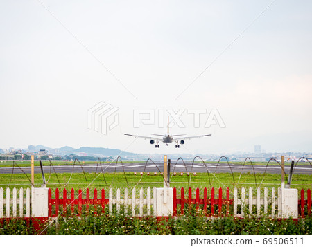 Airplane Landing in Taipei, Taiwan. Airplane Landing in Taipei, Taiwan. 69506511