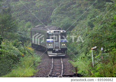 Hakodate Main Line Ginzan JR Hokkaido Kiha 201 Series D-101 formation (Naebo) Hakodate Main Line Ginzan JR Hokkaido Kiha 201 Series D-101 formation (Naebo) 69506662