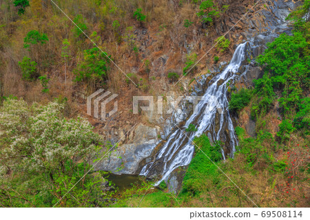 Tao Dam waterfall, the beautiful waterfall in deep forest at Klong Wang Chao national park ,Kamphaeng Phet, Thailand Tao Dam waterfall, the beautiful waterfall in deep forest at Klong Wang Chao national park ,Kamphaeng Phet, Thailand 69508114