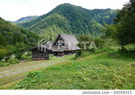 五ka山Su沼的合掌之裡 五ka山Su沼的合掌之裡 69509355
