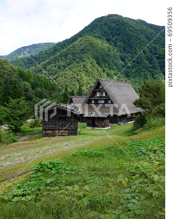 五ka山Su沼的合掌之裡 五ka山Su沼的合掌之裡 69509356