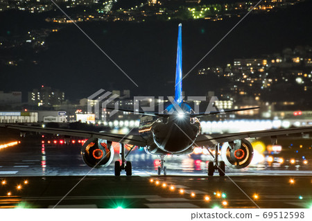 起飛前夜飛機起飛飛行 69512598