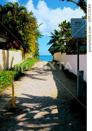 Road to Lanikai Beach 69513544