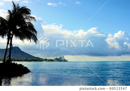 Diamond head from infinity pool 69513547