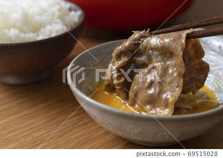 Eat Marbled Wagyu beef with raw eggs Eat Marbled Wagyu beef with raw eggs 69515028