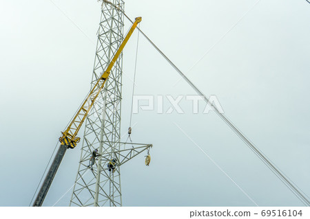 Electrical engineer or electrician use the crane Electrical engineer or electrician use the crane 69516104