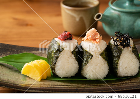 Onigiri on a plate 69516121