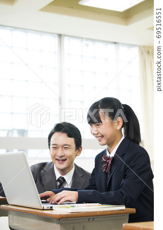 初中女孩上電腦課 初中女孩上電腦課 69516551
