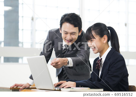 初中女孩上電腦課 初中女孩上電腦課 69516552