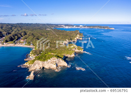 Ubara Ubara Beach, Ubara Beach and Katsuura Undersea Park in the distance (Katsuura City, Chiba Prefecture) Ubara Ubara Beach, Ubara Beach and Katsuura Undersea Park in the distance (Katsuura City, Chiba Prefecture) 69516791