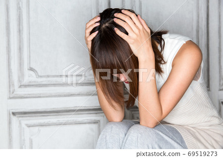 Troubling women 69519273