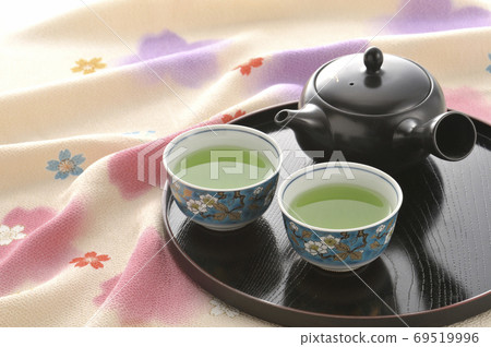 Kyusu and teacup placed in the tray Kyusu and teacup placed in the tray 69519996