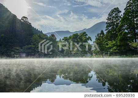 Morning mist of Kin Lake Lake 69520930