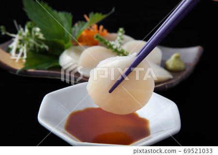 Scallop sashimi 69521033