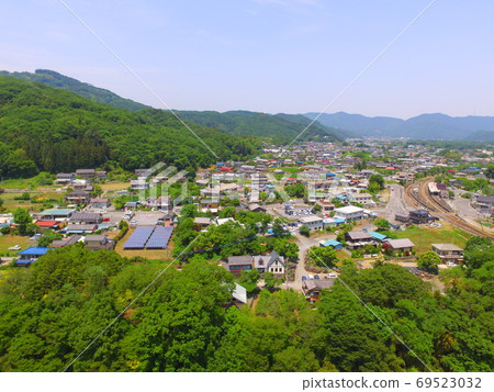 Aerial of the track ~ drone of the Chichibu Line that I looked down from above from the sky (Mino-cho, Chichibu-gun, Saitama Prefecture) 69523032
