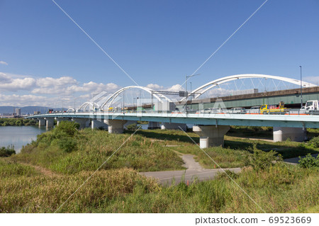 Torikai Ohashi seen from the downstream embankment on the left bank of the Yodo River (September 2020) 69523669