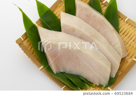 Swordfish fillet with plenty of fat, three slices Swordfish fillet with plenty of fat, three slices 69523684