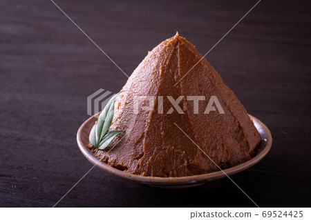 Red miso 69524425