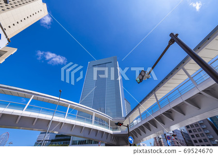 Sakura Mirai Bridge in front of JR Sakuragicho Station and Yokohama City Hall Building Sakura Mirai Bridge in front of JR Sakuragicho Station and Yokohama City Hall Building 69524670