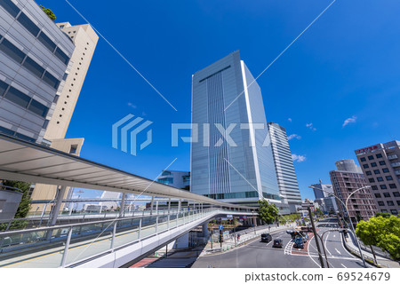 JR櫻木町站和橫濱市政府大樓前的櫻橋未來橋 69524679