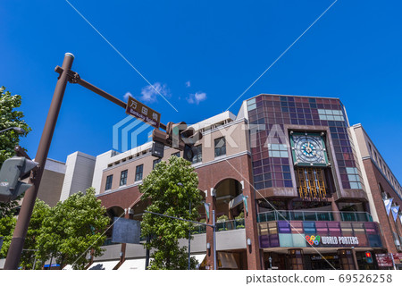 Bankoku Bridge intersection and Yokohama World Porters 69526258
