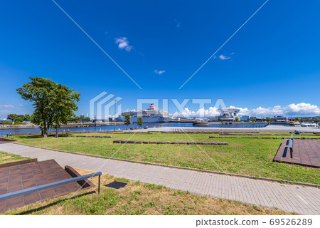 Elephant's nose park and landscape at Yokohama Port 69526289