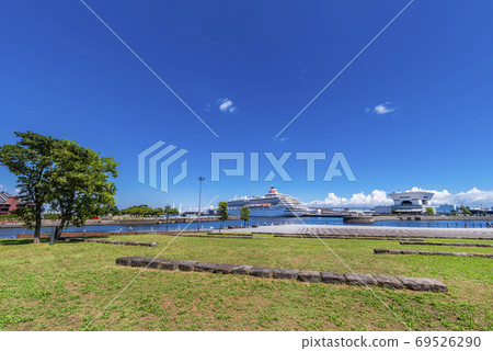 Elephant's nose park and landscape at Yokohama Port 69526290