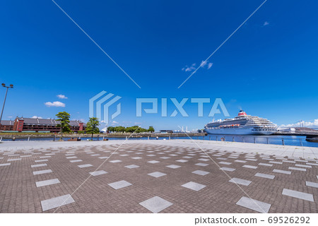 Elephant's nose park and landscape at Yokohama Port 69526292