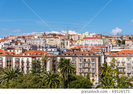 Panoramic view of Santander a sunny day 69526575