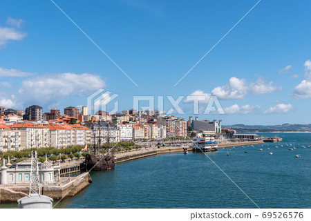 Panoramic view of Santander a sunny day 69526576