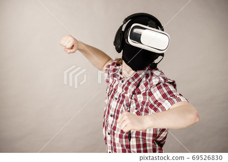 Gamer man wearing VR Gamer man wearing VR 69526830