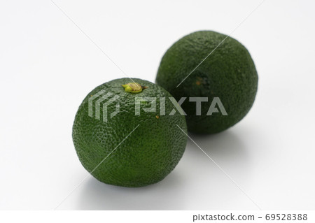 Sudachi with the best taste and aroma 69528388