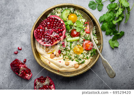 Middle eastern healthy food 69529420