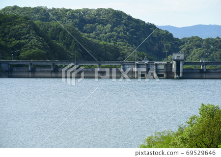 Regular spillways at Nanatsumori Lake and Minamikawa Dam Regular spillways at Nanatsumori Lake and Minamikawa Dam 69529646
