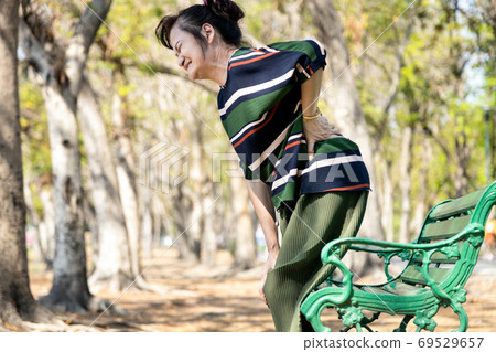 Asian senior woman with back and hip joint painful while standing up,female patient having backache,lumbago pain,hand touch on the hip,elderly suffer from ribbing hurt or waist pain,health problems Asian senior woman with back and hip joint painful while standing up,female patient having backache,lumbago pain,hand touch on the hip,elderly suffer from ribbing hurt or waist pain,health problems 69529657