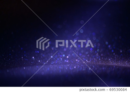 抽象背景：黑色背景上的閃閃發光的球模糊 69530084