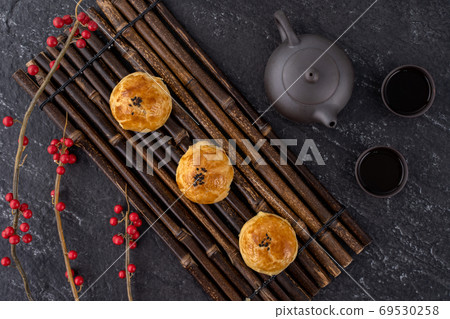 中秋節 月餅 蛋黃酥 頂視圖 Mid-Autumn Festival Moon cake げっぺい 69530258