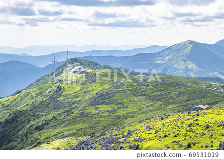 初夏的四國岩溶和風力發電廠 69531019